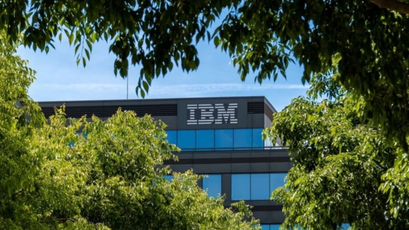 IBM تستخدم الذكاء الاصطناعي لتسريح الموظفين ثم تقرر توظيف المزيد!