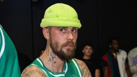 جاستن بيبر يُهدد بـ "خنق" موظفي آبل لسببٍ تافه!