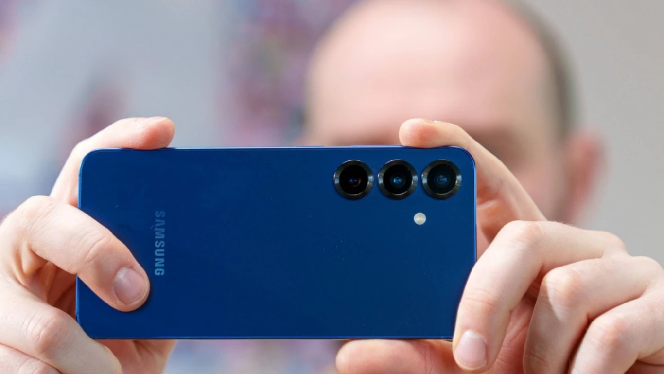 تقارير تشير إلى اعتماد هاتف سامسونج Galaxy S26 على نفس كاميرات S25!