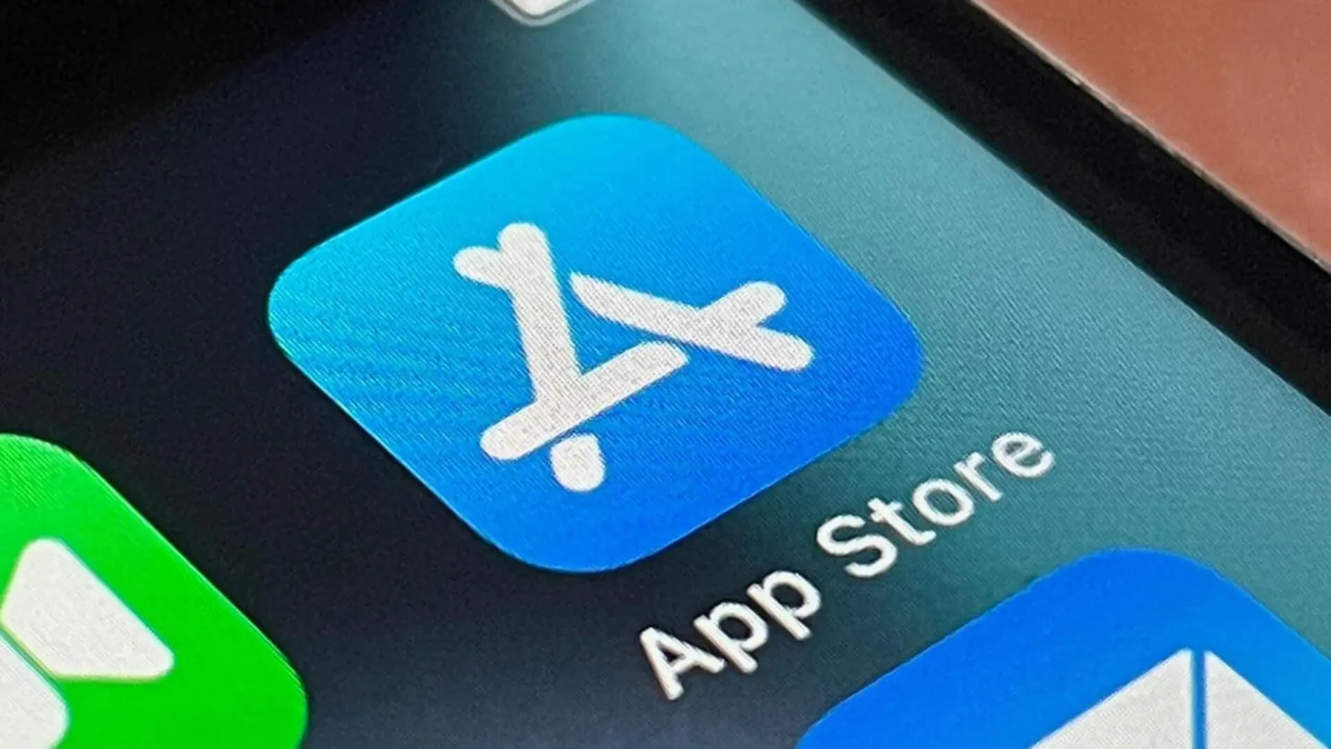استجابة للضغوط: آبل تتيح تحميل التطبيقات خارج App Store في البرازيل