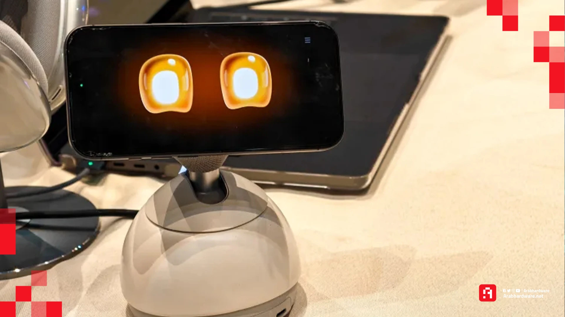 Loona تكشف عن DeskMate: شاحن مكتبي يحول iPhone إلى مساعد ذكي