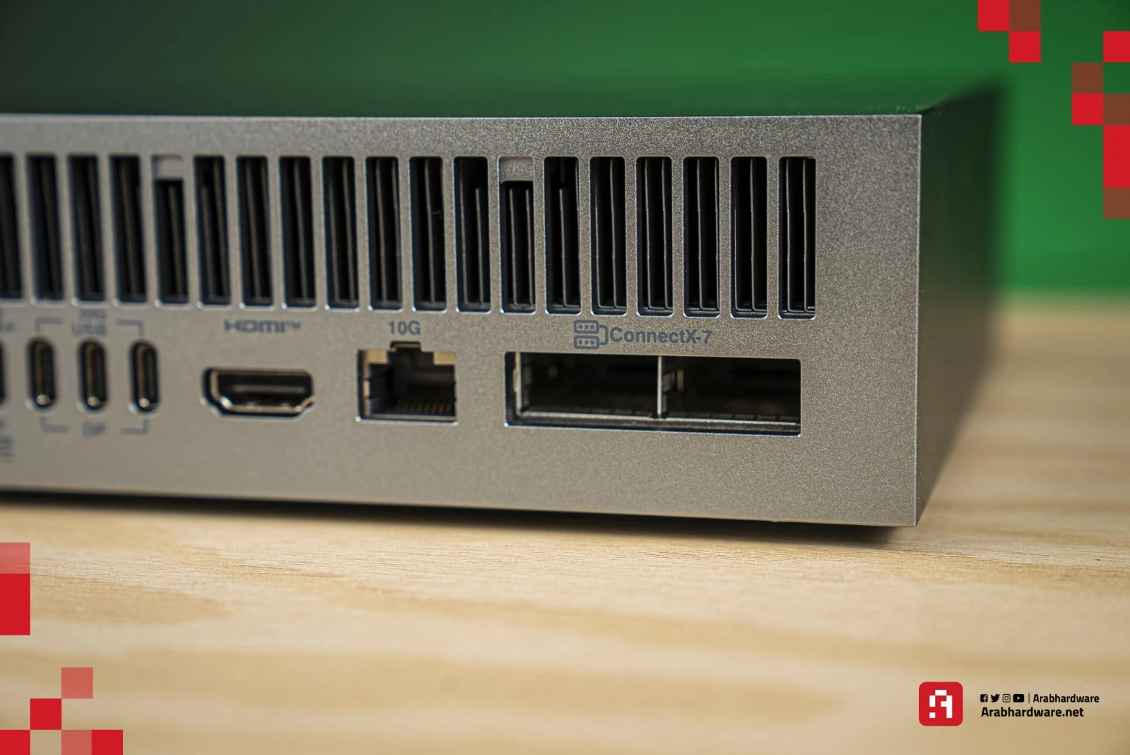 منافذ جهاز ASUS Ascent GX10