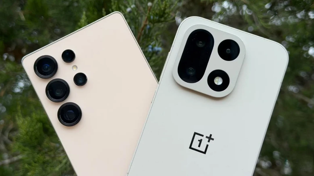 هاتفي OnePlus 15  و  Samsung Galaxy S25 Ultra- المصدر: androidpolice