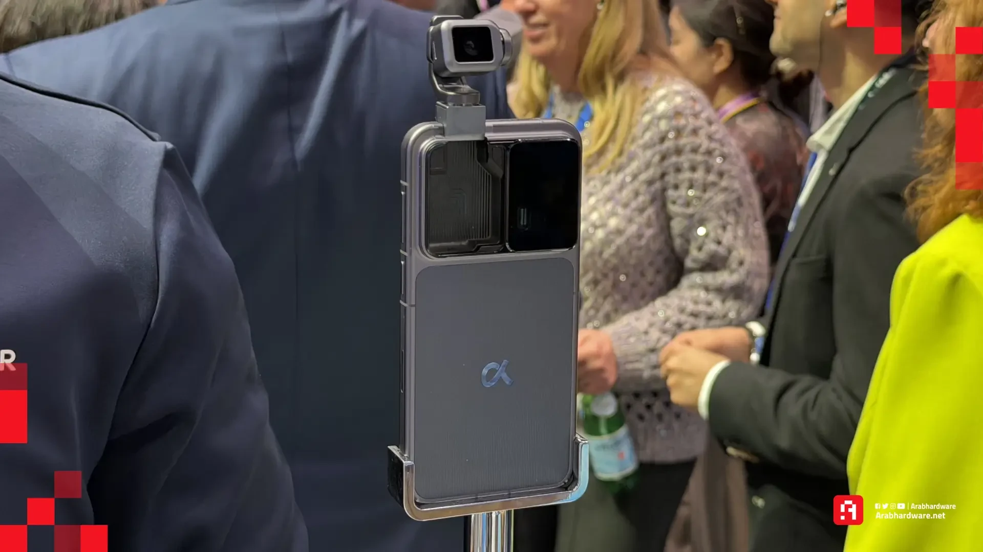 هاتف honor بكاميرا روبوتية. الصورة: فريق عرب هاردوير