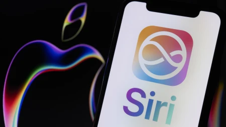 عصر جديد للآيفون: تطبيق Siri ينفصل ليقود ثورة الذكاء الاصطناعي