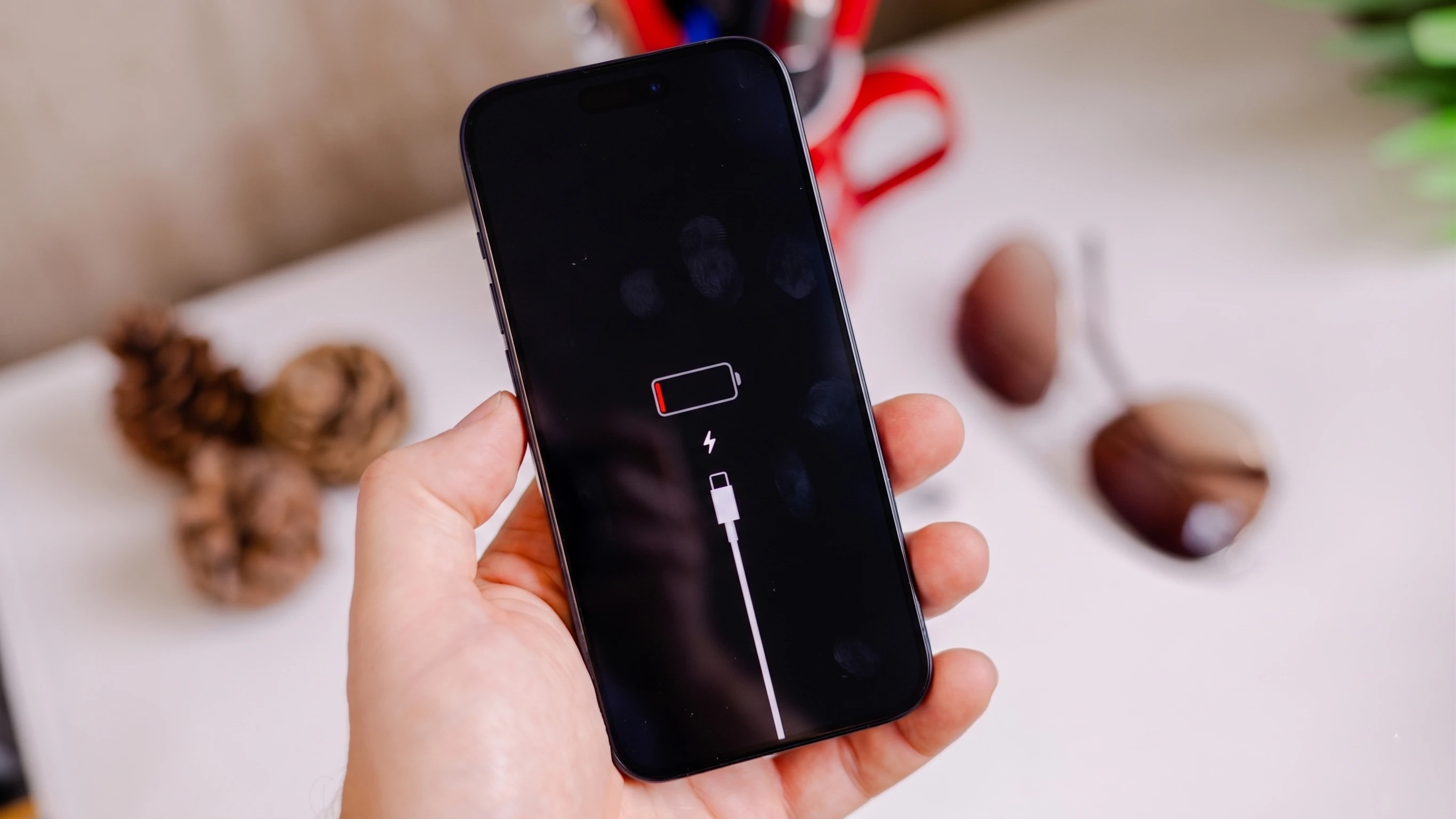 لا تفرّغ بطارية iPhone 17 تمامًا فقد "لا يعمل" بعد وصوله إلى 0%