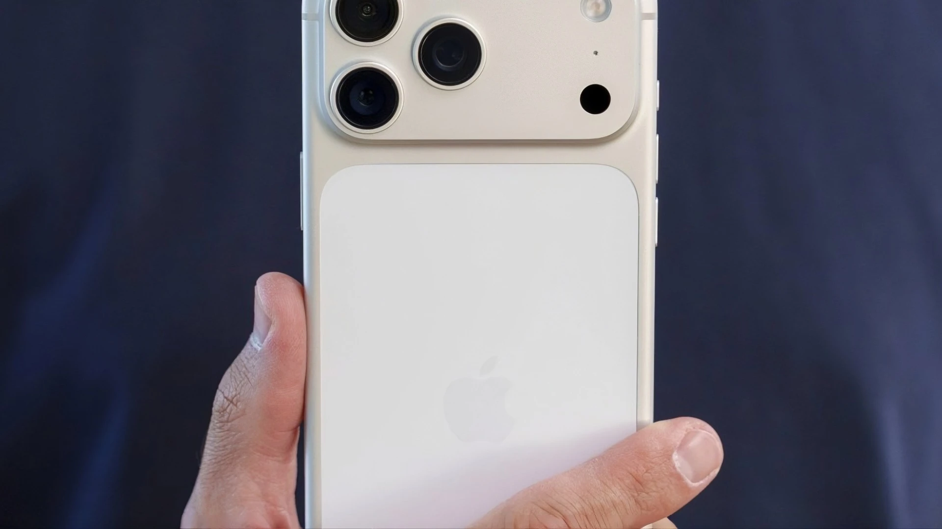 آبل تقرر الهجوم بالسعر وتخفض تسعير iPhone 18 Pro