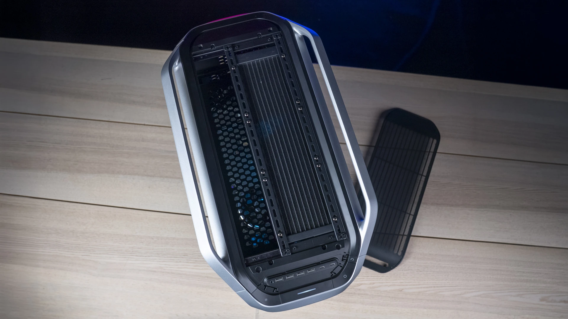 ابن بحرية، ابن بلا قيود | مراجعة صندوق Cooler Master Cosmos Alpha