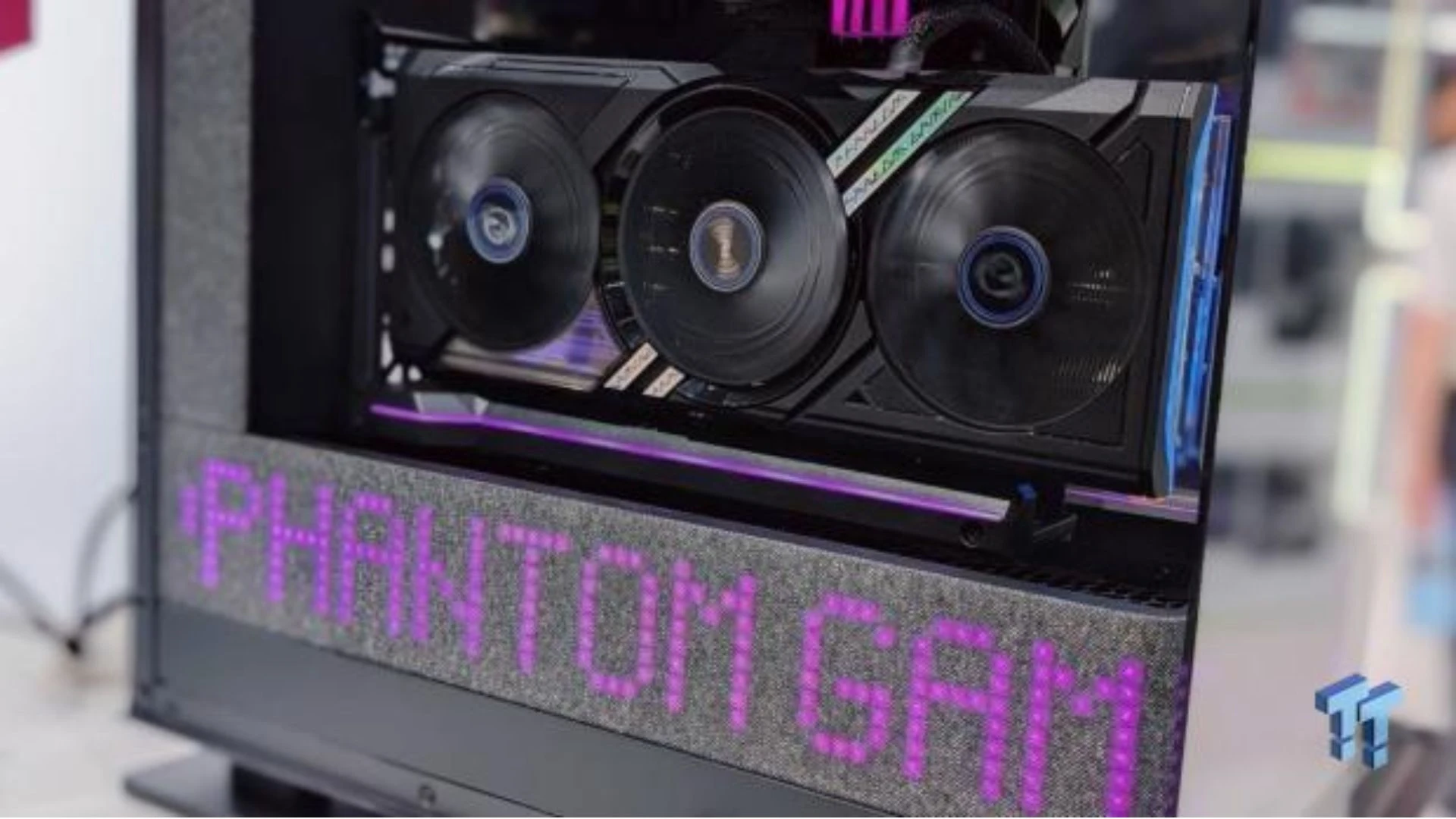 Computex26: تصميم جديد لبطاقة Phantom Gaming RX 9070 XT من ASRock