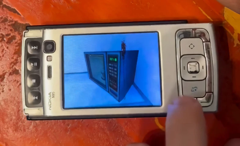 أحدهم شغل Half-Life على هاتف Nokia N95 بسرعة 30FPS