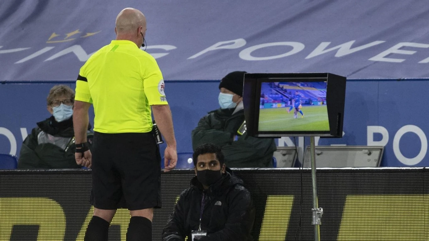 متى يتدخل الـ VAR؟ - المصدر: tntsports