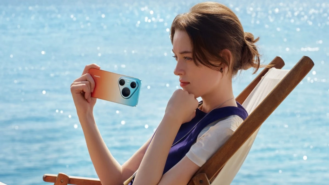 HUAWEI Pura 90s | اتصال 5.5G وكاميرا تقريب بدقة 200 ميجابكسل