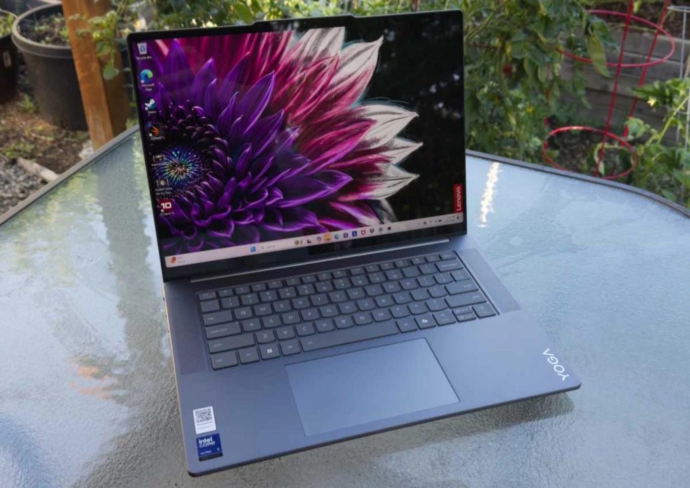 Lenovo Yoga Slim 7 Aura Edition - المصدر: pcworld