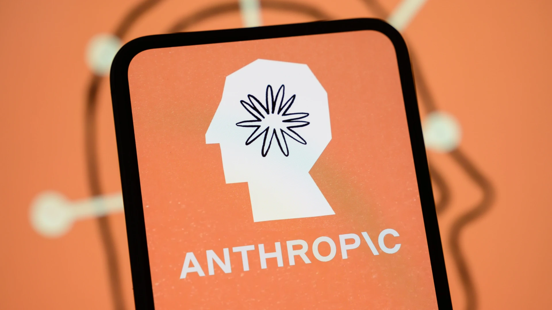65 مليار دولار في أشهر | إيرادات Anthropic تقفز وتقترب من رقم تاريخي