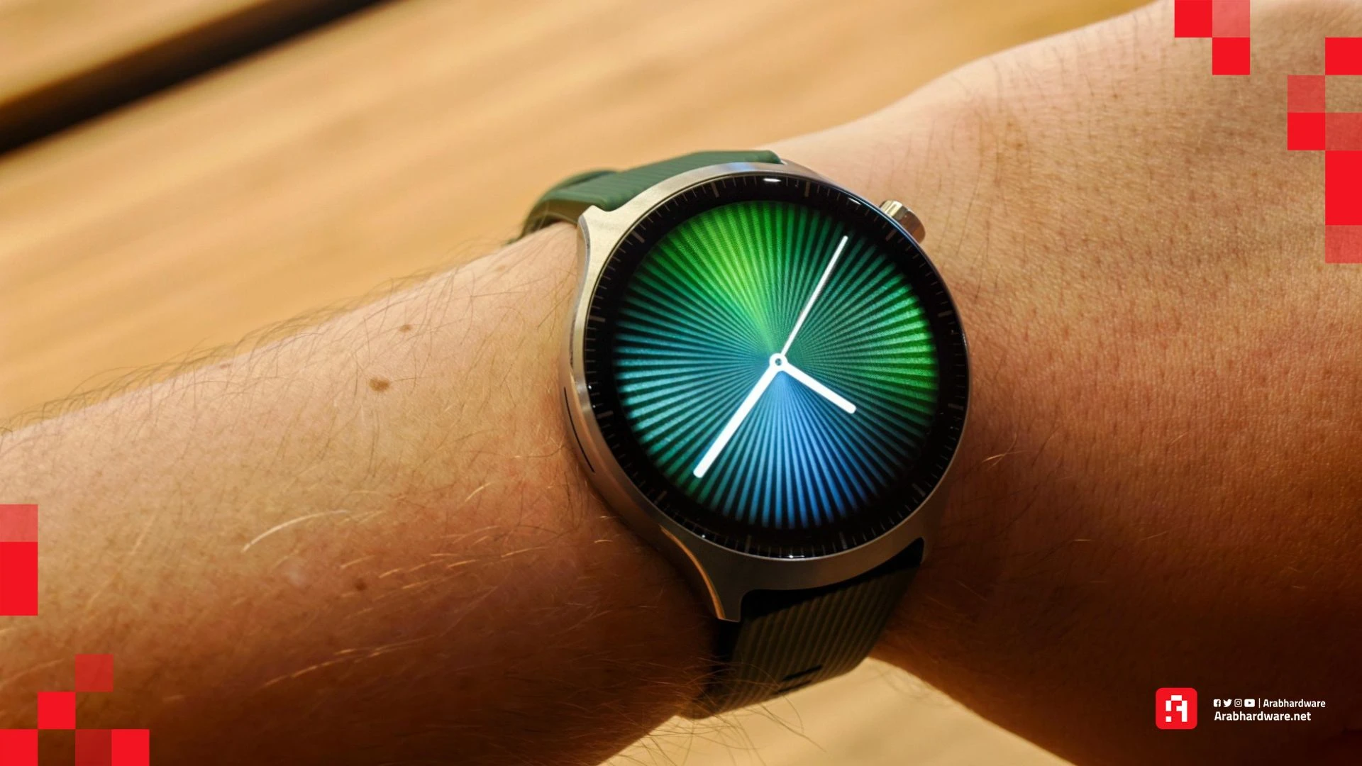ساعة Moto Watch Ultra تعود إلى Wear OS وتستهدف الفئة الرائدة