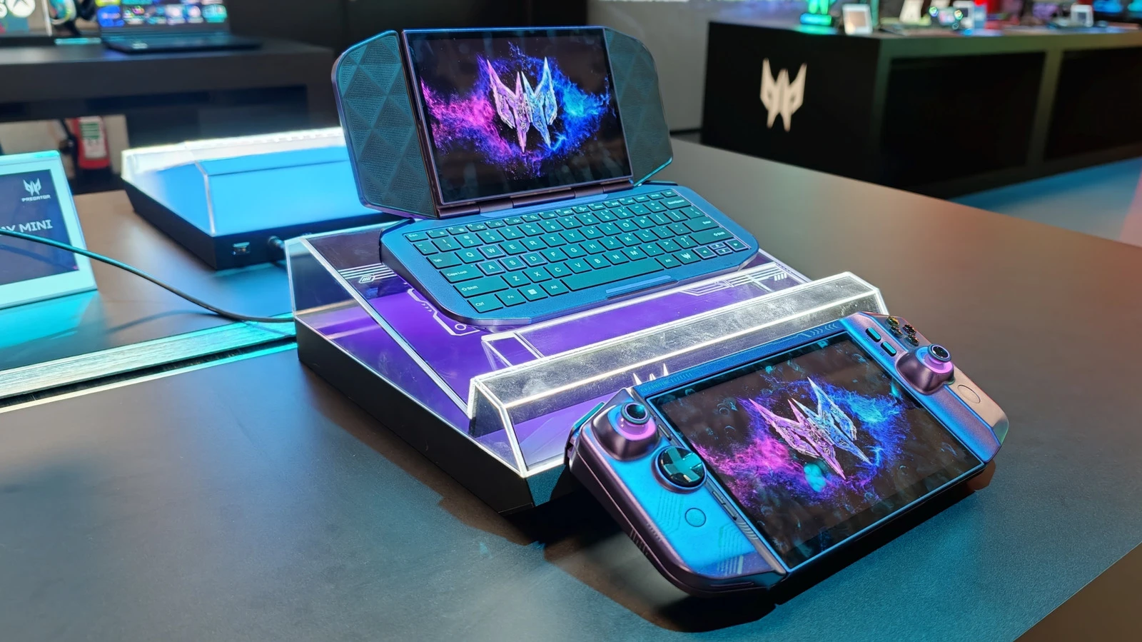 جهاز الألعاب Acer Project DualPlay Mini - المصدر: engadget