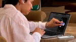 آبل تعلن عن أول MacBook Pro بشاشة OLED تعمل باللمس