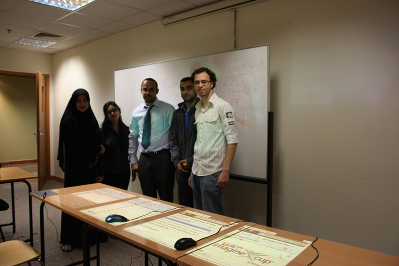 طلاب الجامعات الإماراتية في النهائيات الإقليمية لمسابقة مايكروسوفت التقنية كأس التخيل