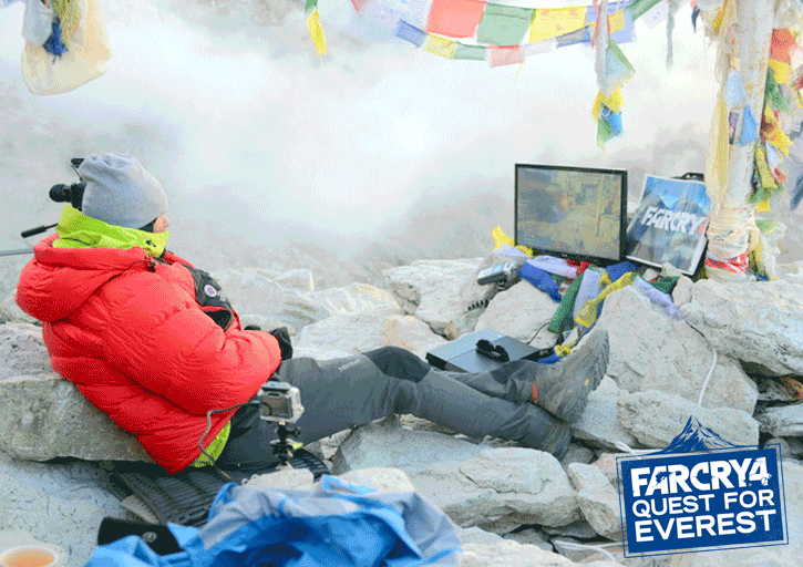 شاب يلعب Far Cry 4 في جبال الهيمالايا على إرتفاع 5659.8 متر