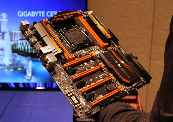 GIGABYTE تكشف عن لوحة X99-SOC Champion