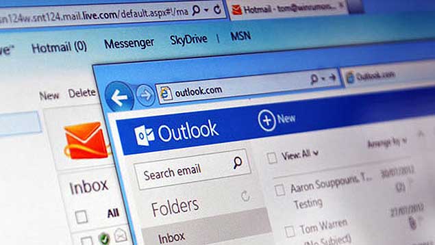 مايكروسوفت توقف دعم دردشة جوجل وفيسبوك من داخل Outlook