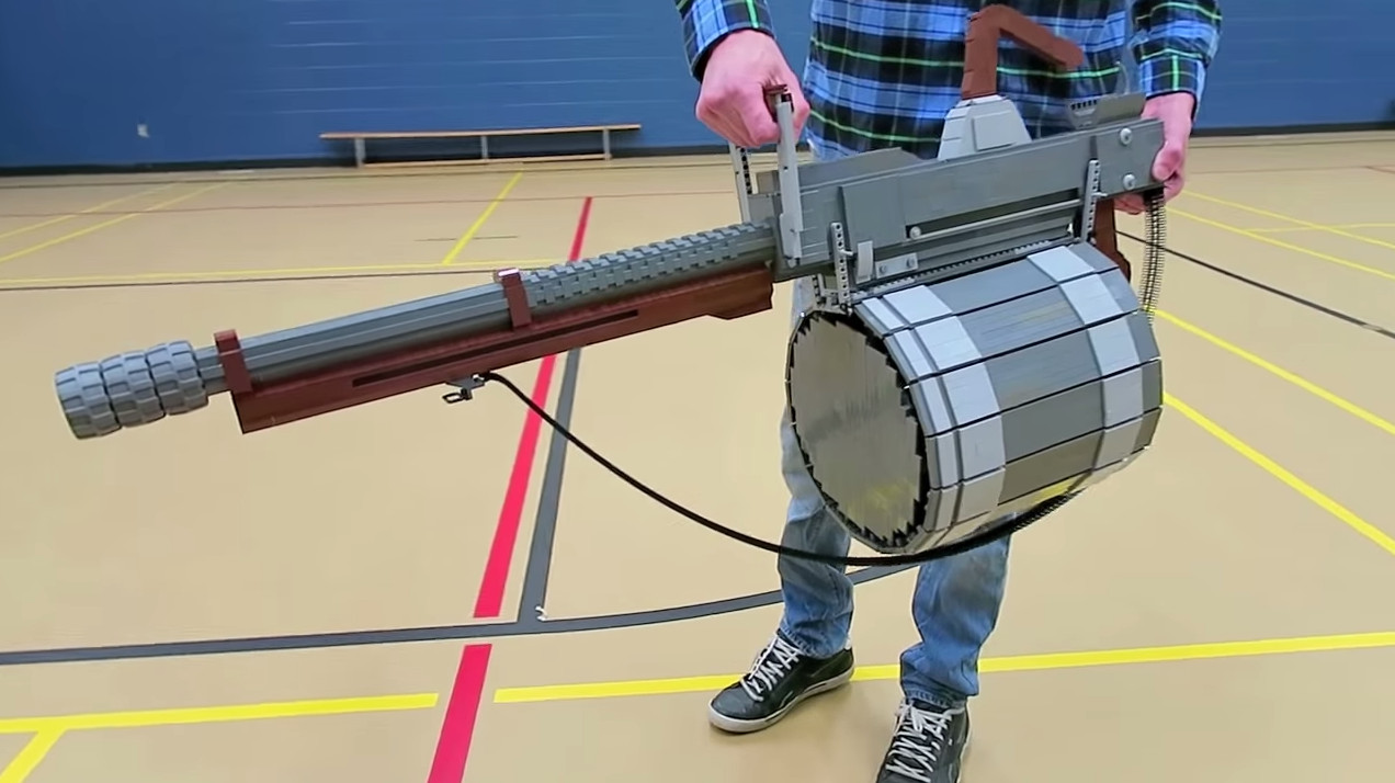 بواسطة 2500 قطعة ليجو قام ببناء رشاش آلي من لعبة Team Fortress 2