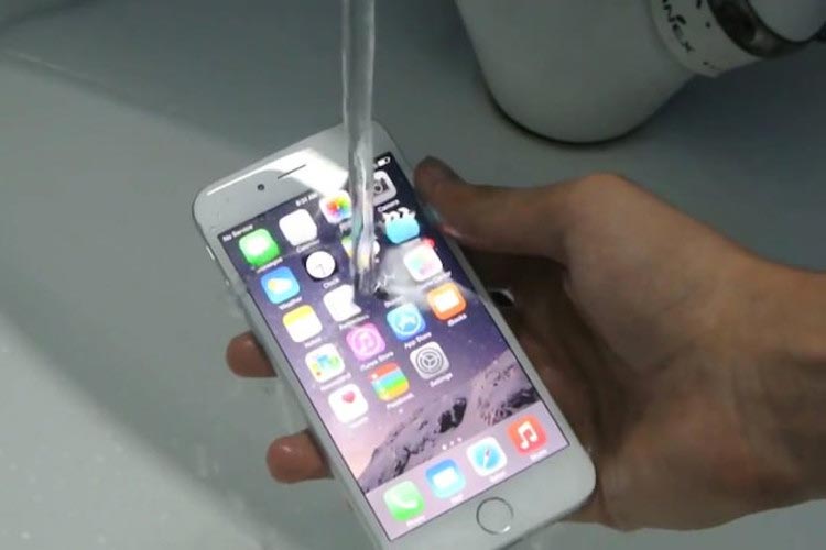 هاتف iPhone 6s الجديد يعمل تحت المياه لساعة كاملة