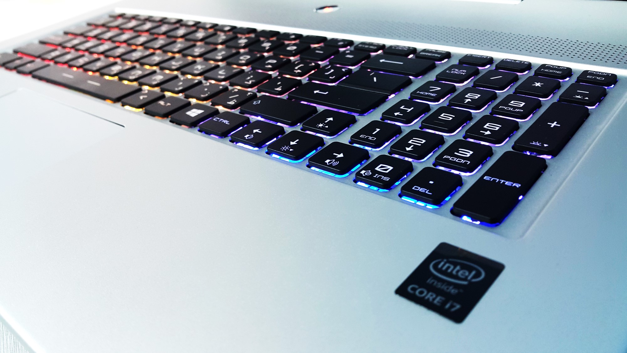 مراجعة الكمبيوتر المحمول MSI GS70 2QE Stealth Pro