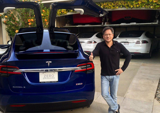 إهداء سيارة Tesla Model X الجديدة لمدير NVIDIA!