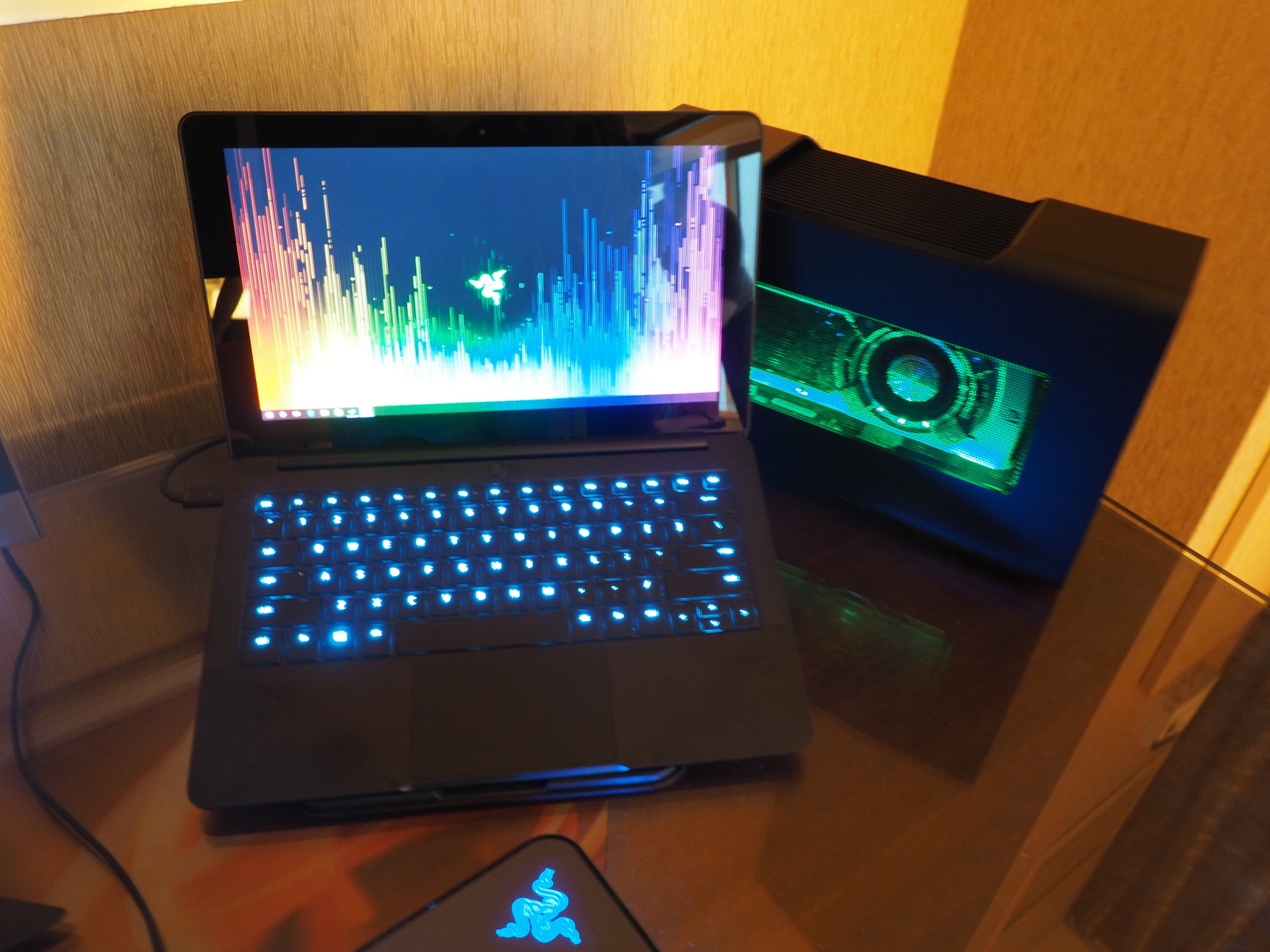 جهاز محمول من Razer يجعلك تختار أي بطاقة الرسومية!