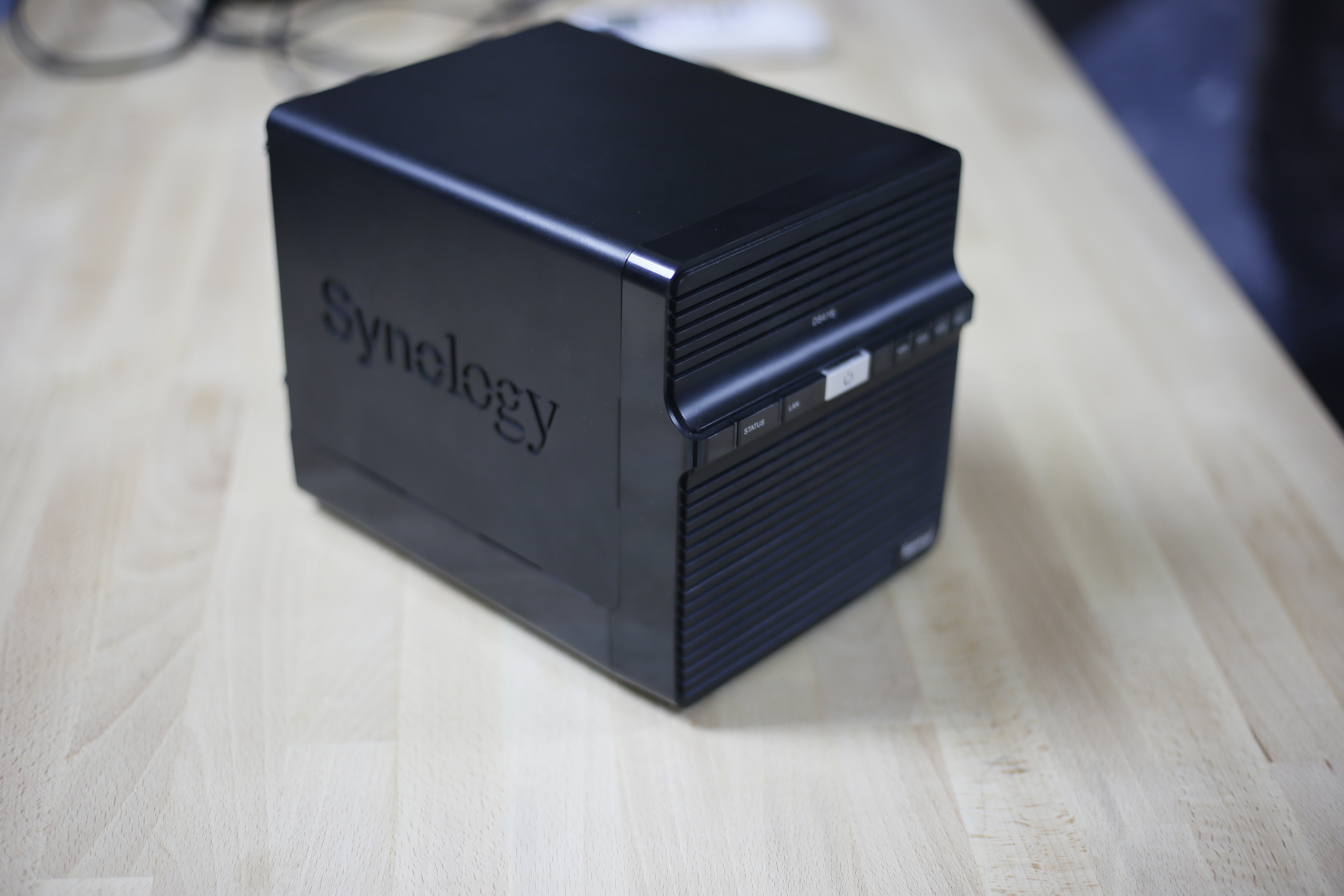 مراجعة وحدة التخزين السحابى Synology DS416j