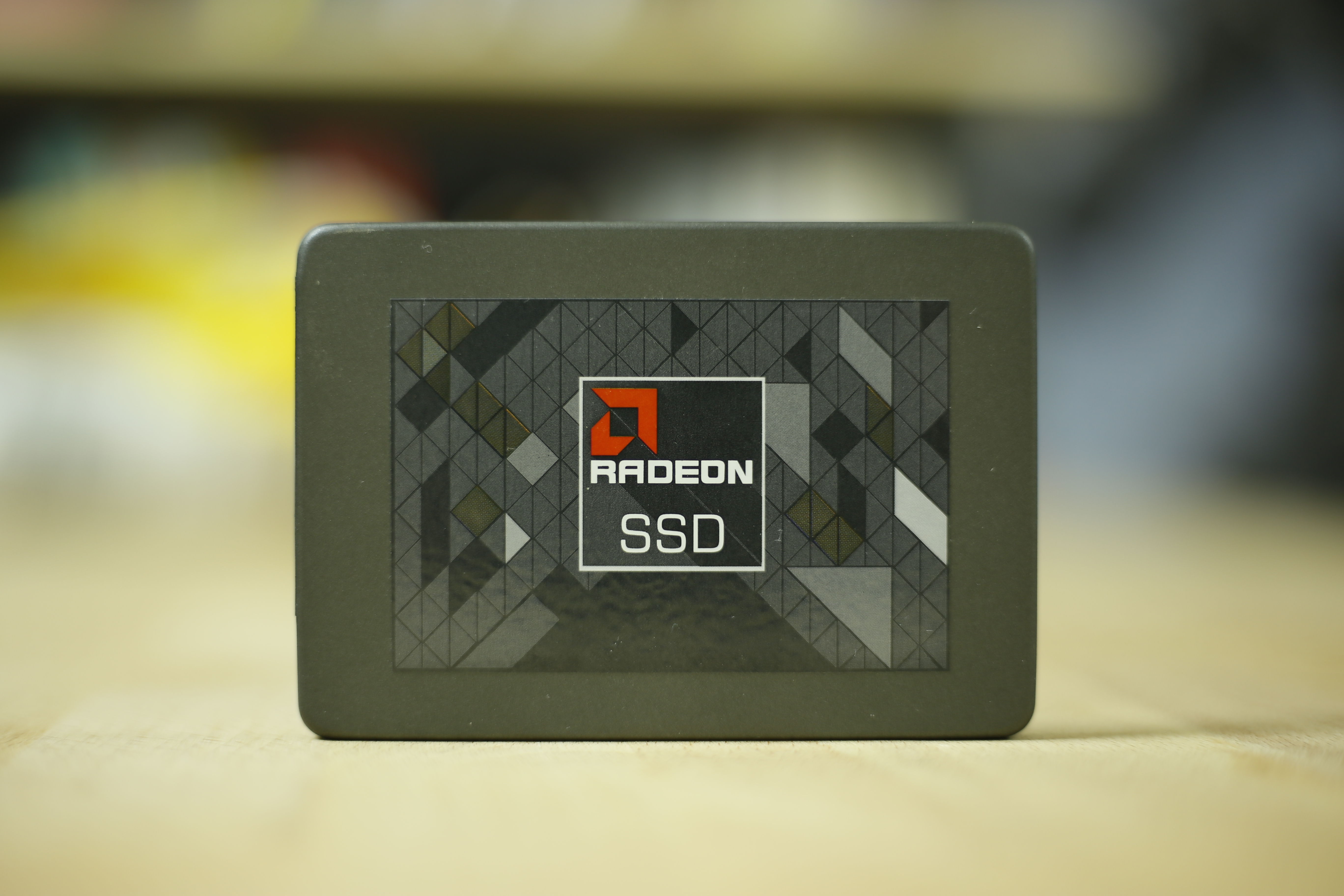 مراجعة قرص الحالة الصلبة Radeon R3 120 GB SSD