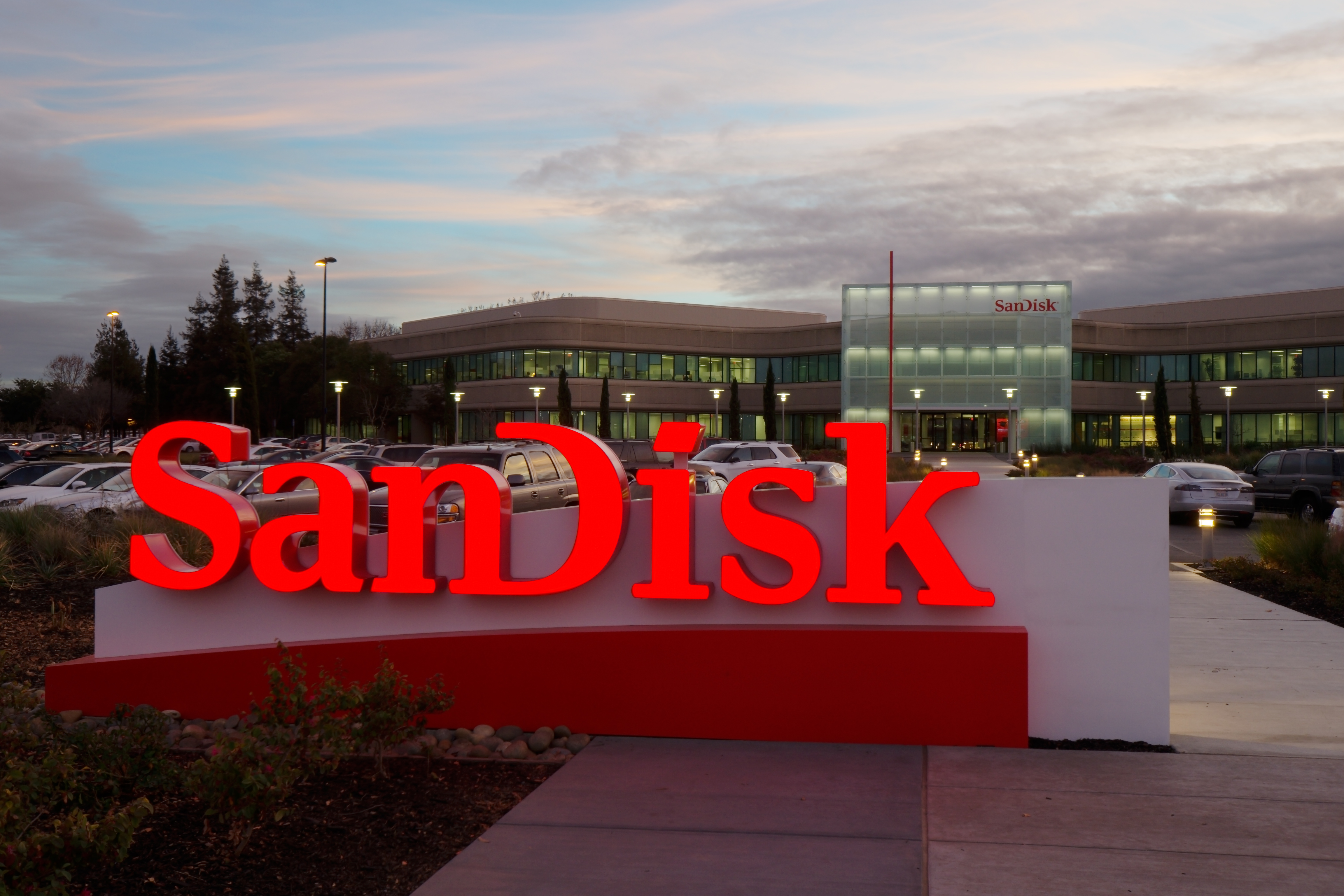 شركة SanDisk تطلق ذاكرة خارجية SD Card بحجم 1TB