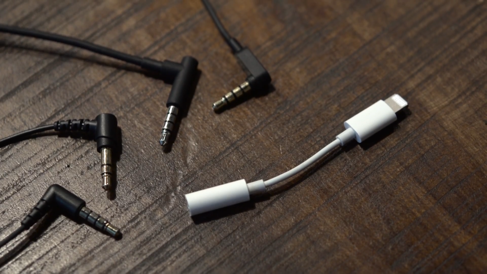 كيفية الاستماع الى الموسيقى و شحن هاتف iPhone 7 فى نفس الوقت