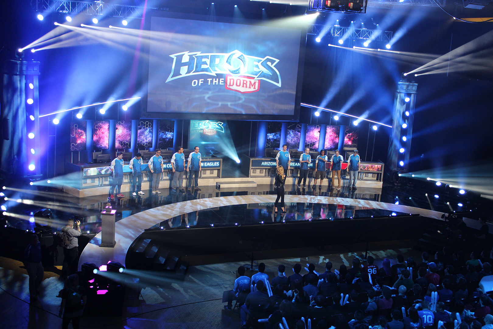 مسابقة Heroes of the Dorm للجامعات سوف تُبث حصريًا عبر Facebook