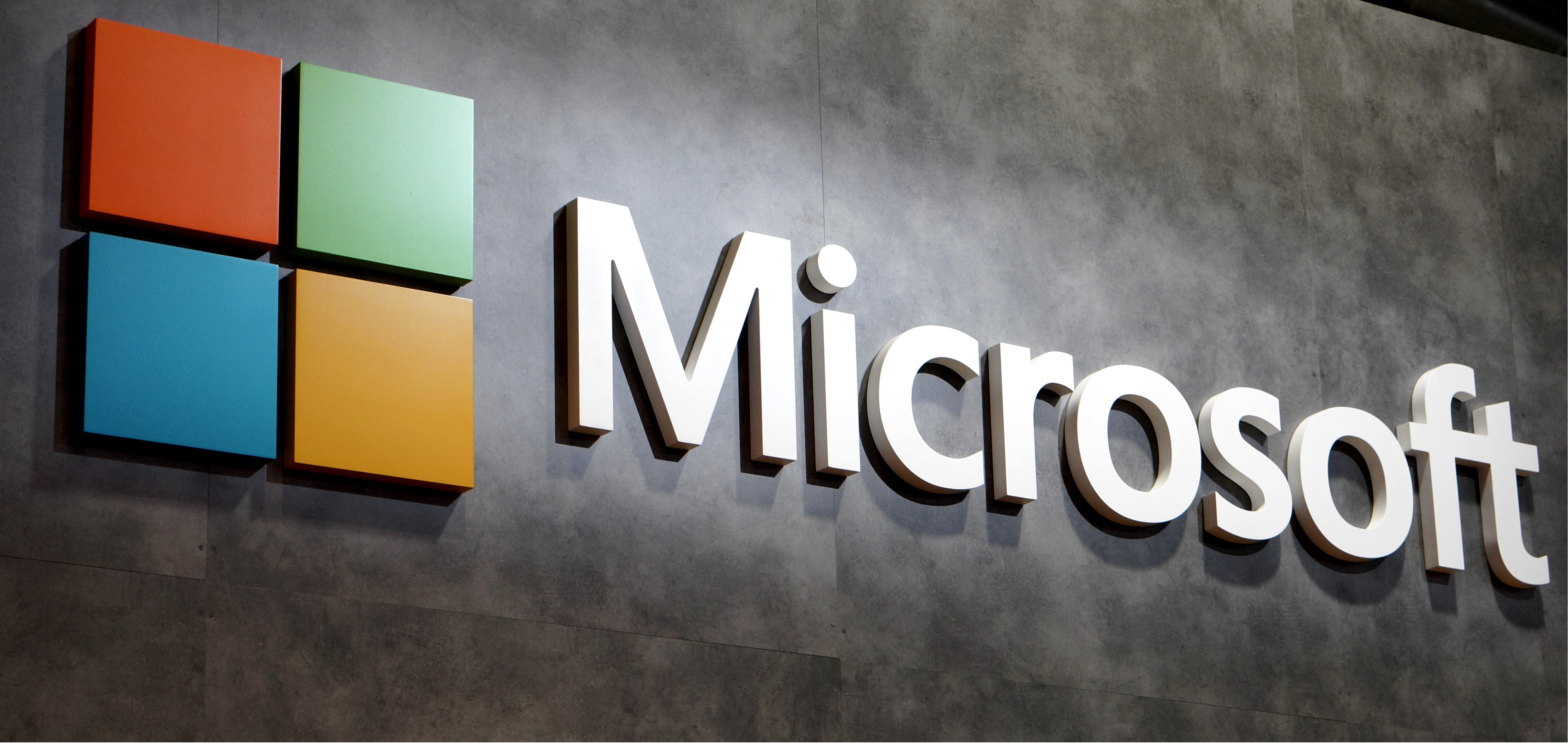 شركة Microsoft توثّق براءة اختراع لهاتف ذكي قابل للطي