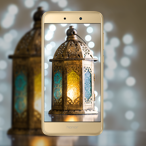خلال شهر رمضان المبارك، 83% من مستخدمي الهواتف الذكية في الإمارات يستخدمون هواتفهم لاستعمال الإنترنت .