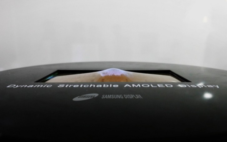سامسونج ستعلن عن شاشه قابله للانحناء بتقنيه OLED قريبا