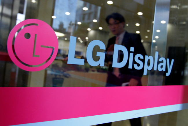 شركه Apple تستثمر 2.7 مليار دولار في LG Display