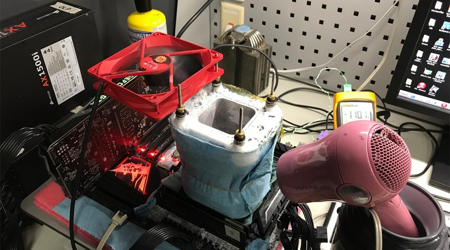 معالج إنتل Core i9 7900X يصل لتردد 6.01GHz ويحطم الرقم العالمي لـ HWBOT