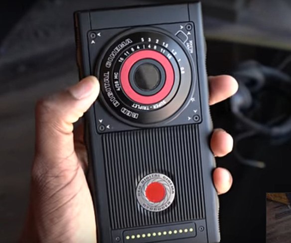 مقطع مرئي يوضح Red Hydrogen الذي تم الإعلان عنه بسعر 1200 دولار