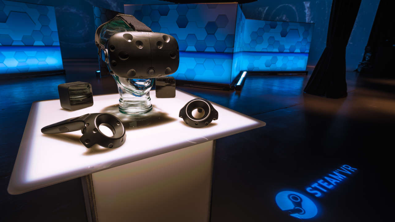 الواقع الافتراضي يواجه قسوة الواقع الحقيقي .. HTC على وشك بيع قسم نظارات VIVE