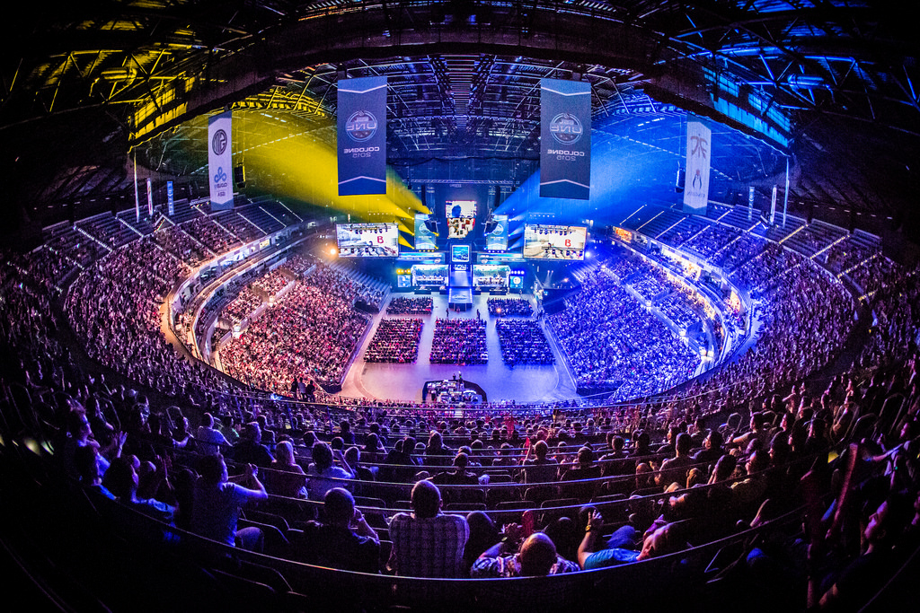 لمحترفي DOTA 2 و CS:GO .. فرصة المليون على الأبواب!