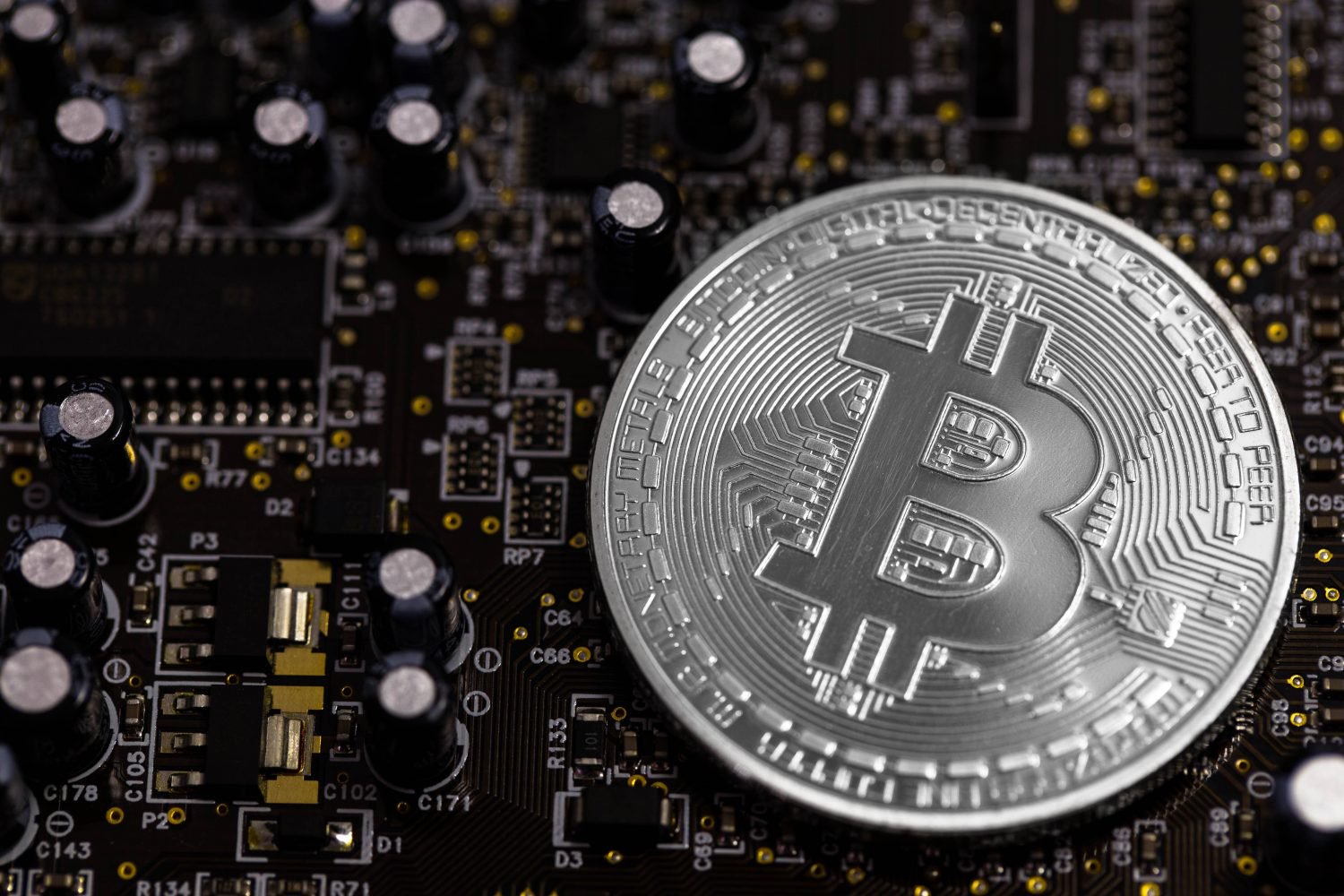 عملة Bitcoin الرقمية تتجاوز جميع الأرقام القياسية وتقترب من حاجز 6000 دولار