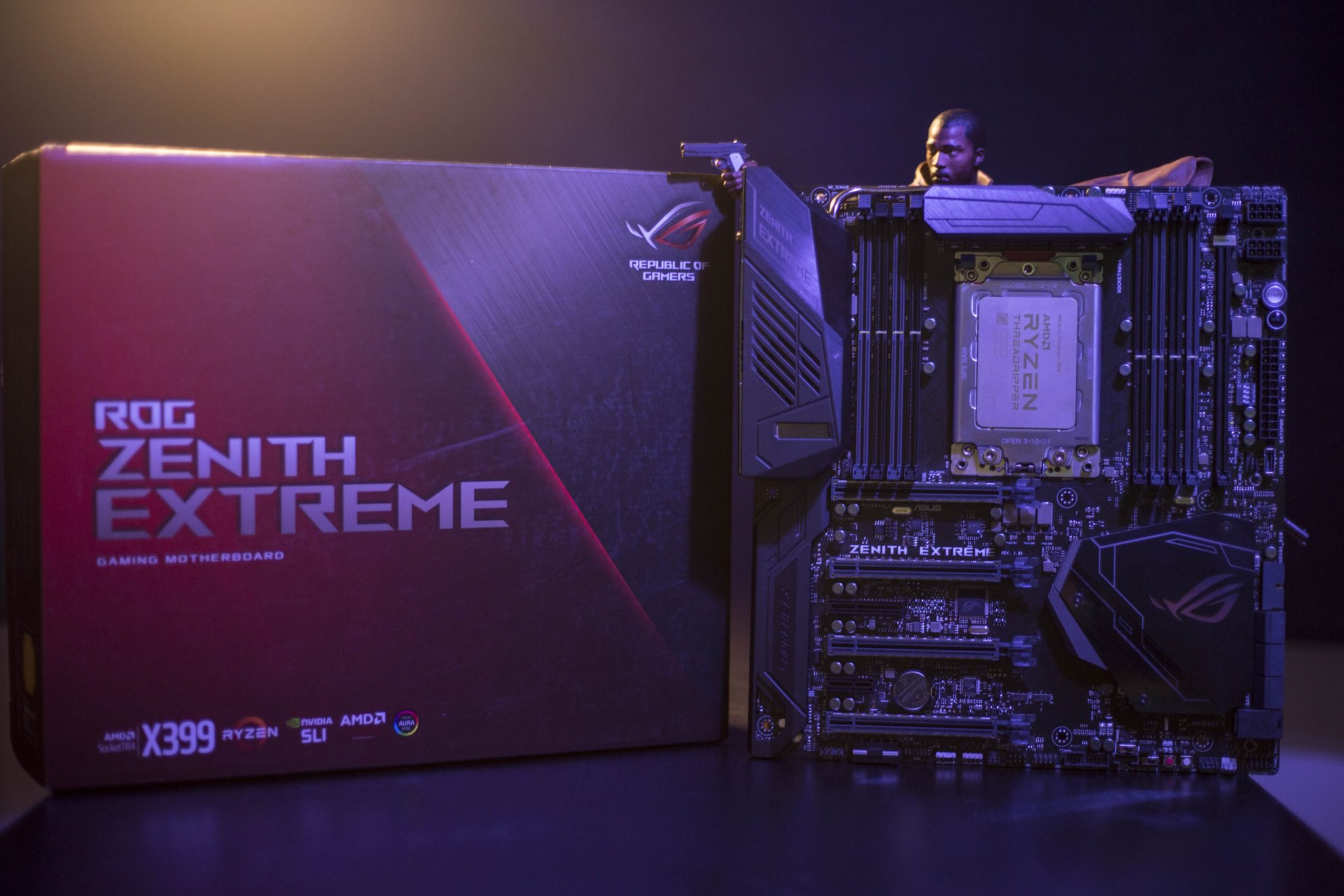 مراجعة منصة المحترفين AMD Ryzen Threadripper مع اللوحة الأم ASUS ROG Zenith X399 Extreme