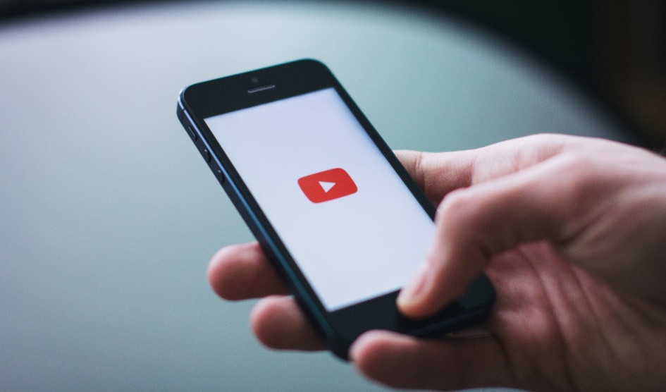 تطبيق YouTube يدعم الأن الهواتف بمعدلات الطول إلي العرض 18:9