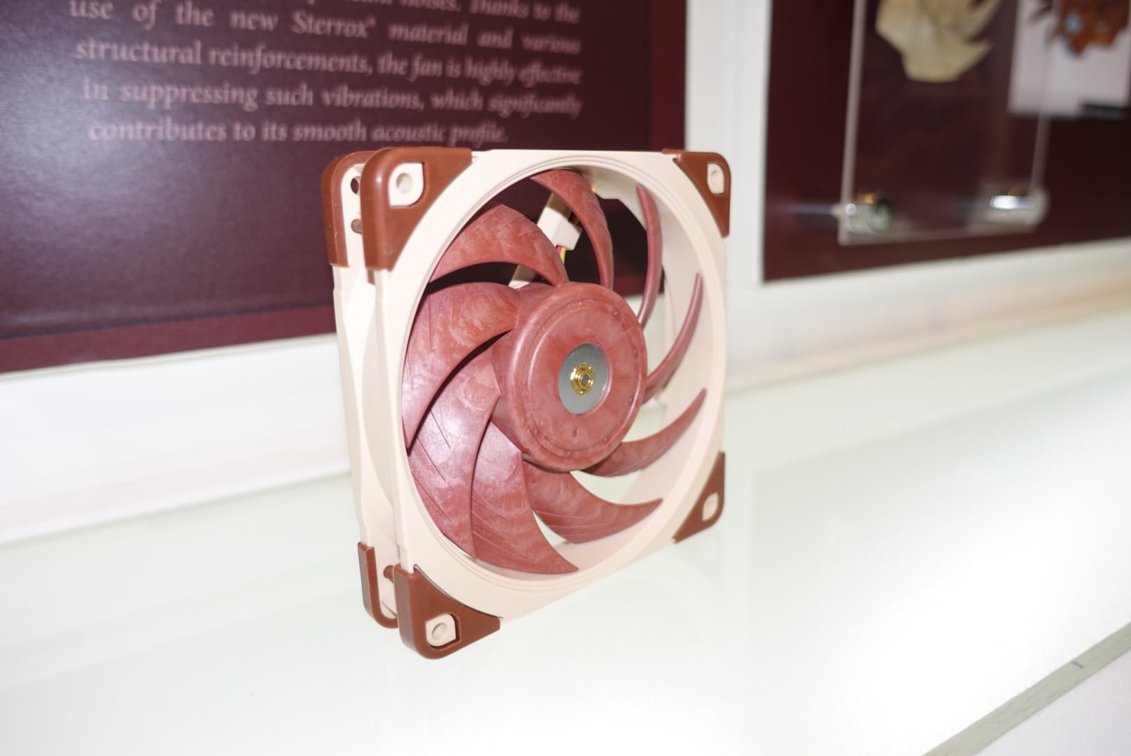 مهندسي Noctua يشوقون المستخدمين بمروحة NF-A12x25 التي تعادل قوة مروحتين NF-F12!!