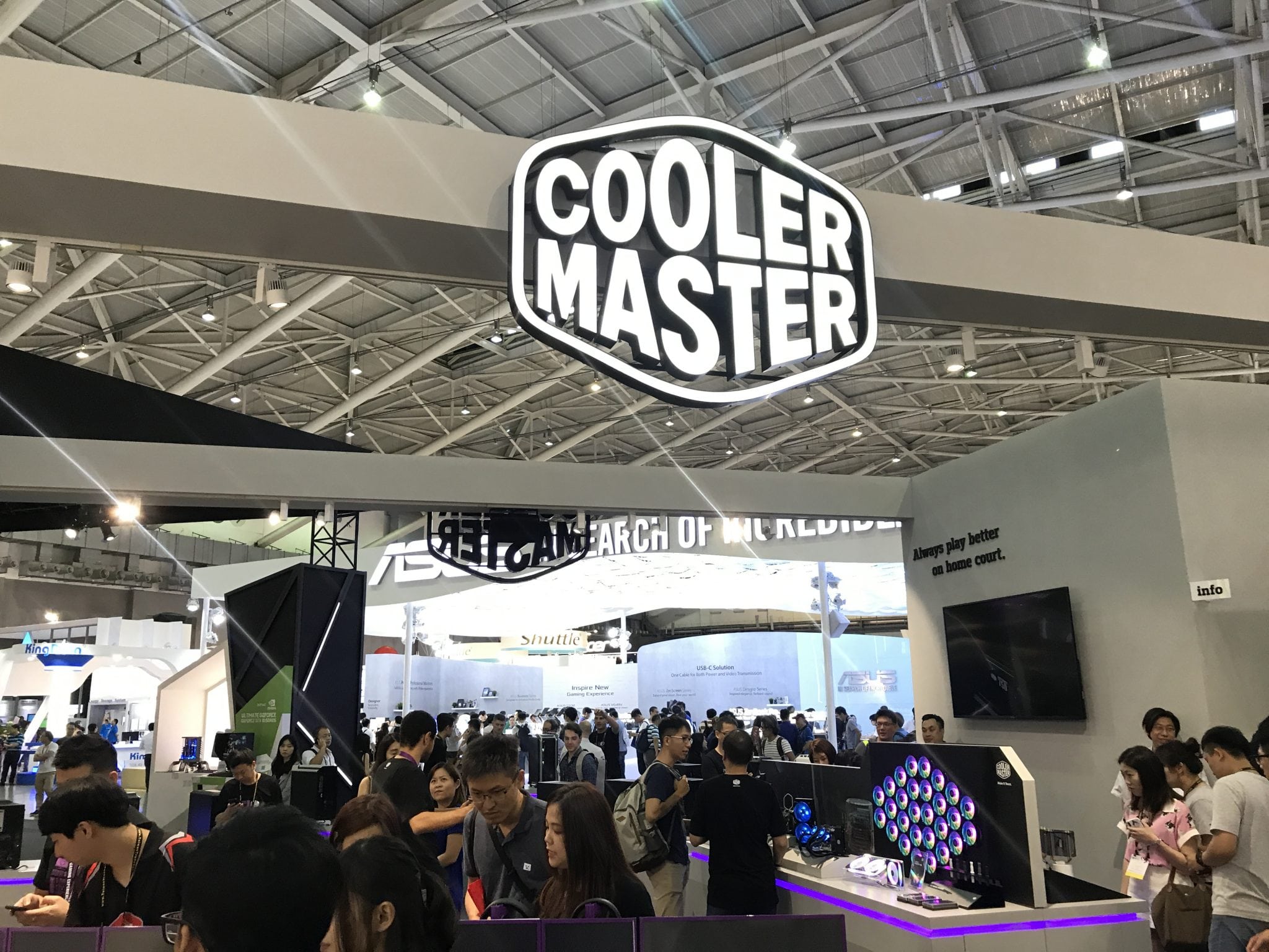 لوحات ميكانيكية وسماعات راس جديدة ضمن سلسلة طرفيات Cooler Master