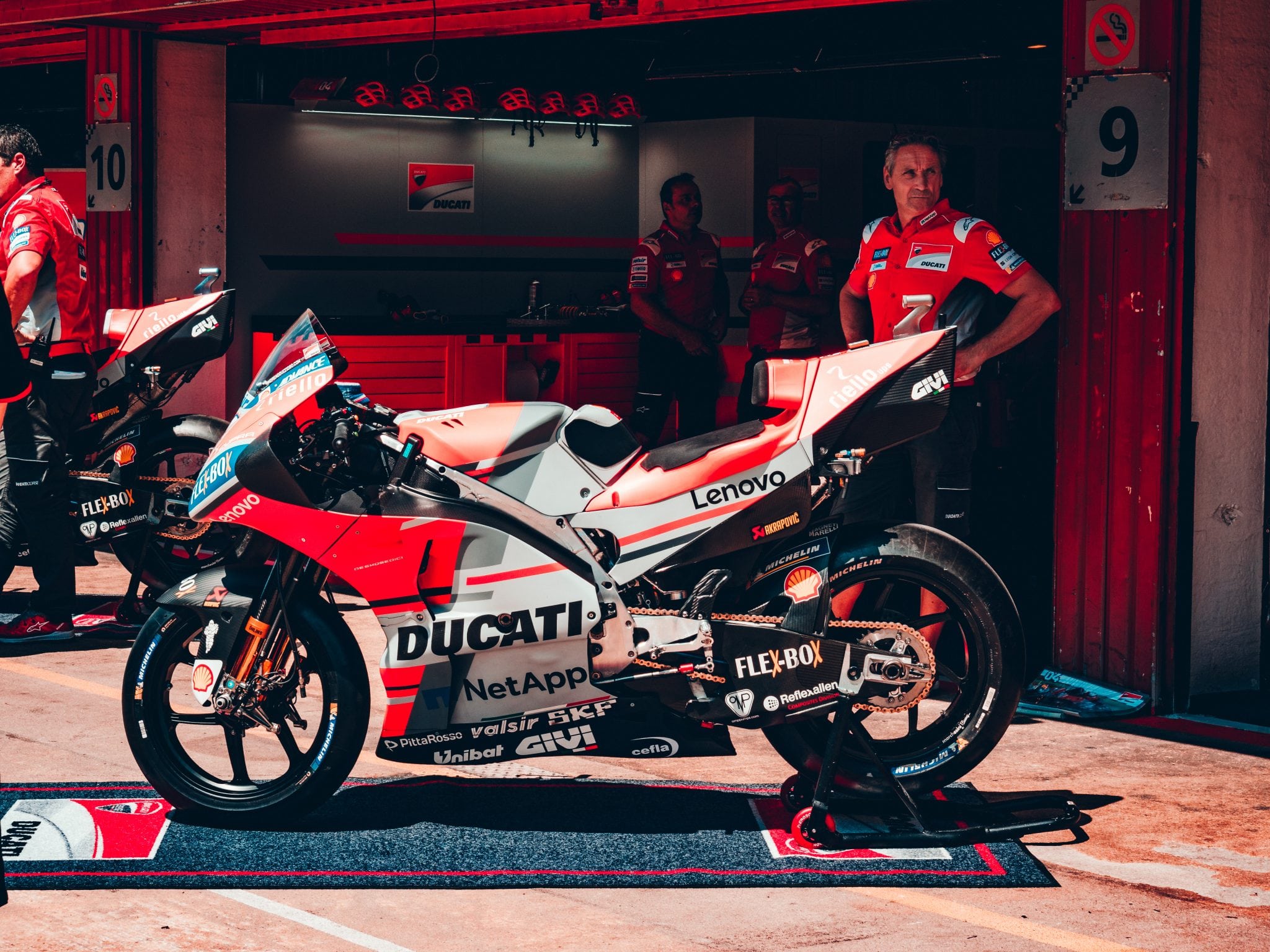 شراكة لينوفو مع فريق Ducati MotoGP والتكنولوجيا المستخدمة فى سباقات الدراجات النارية