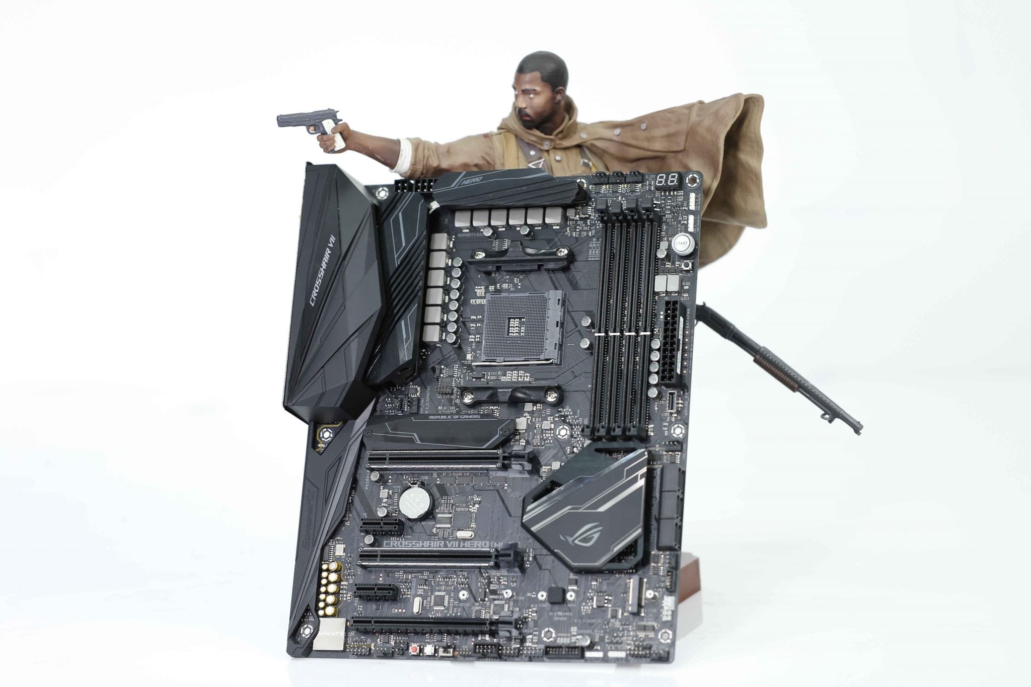 فيها كل حاجة أحلى .. مراجعة ASUS ROG Crosshair VII Hero